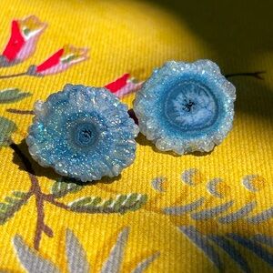 Quartz crystal stud earrings